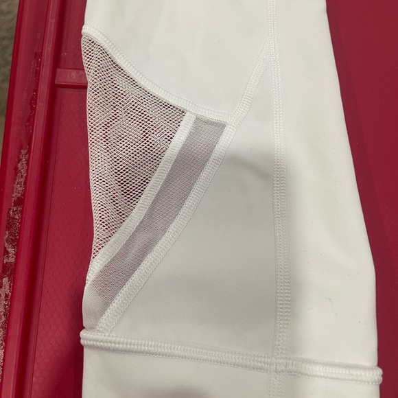 Lululemon cropped White Leggings size 4, mess on legs.NWT - Picture 7 of 10